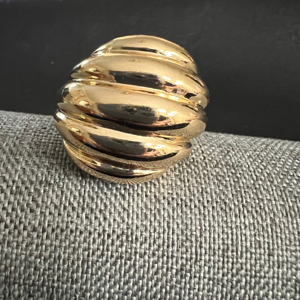 Vintage Chunky Gold Tone Ribbed Dome Statement Cocktail Ring Size 6.5 Old Money